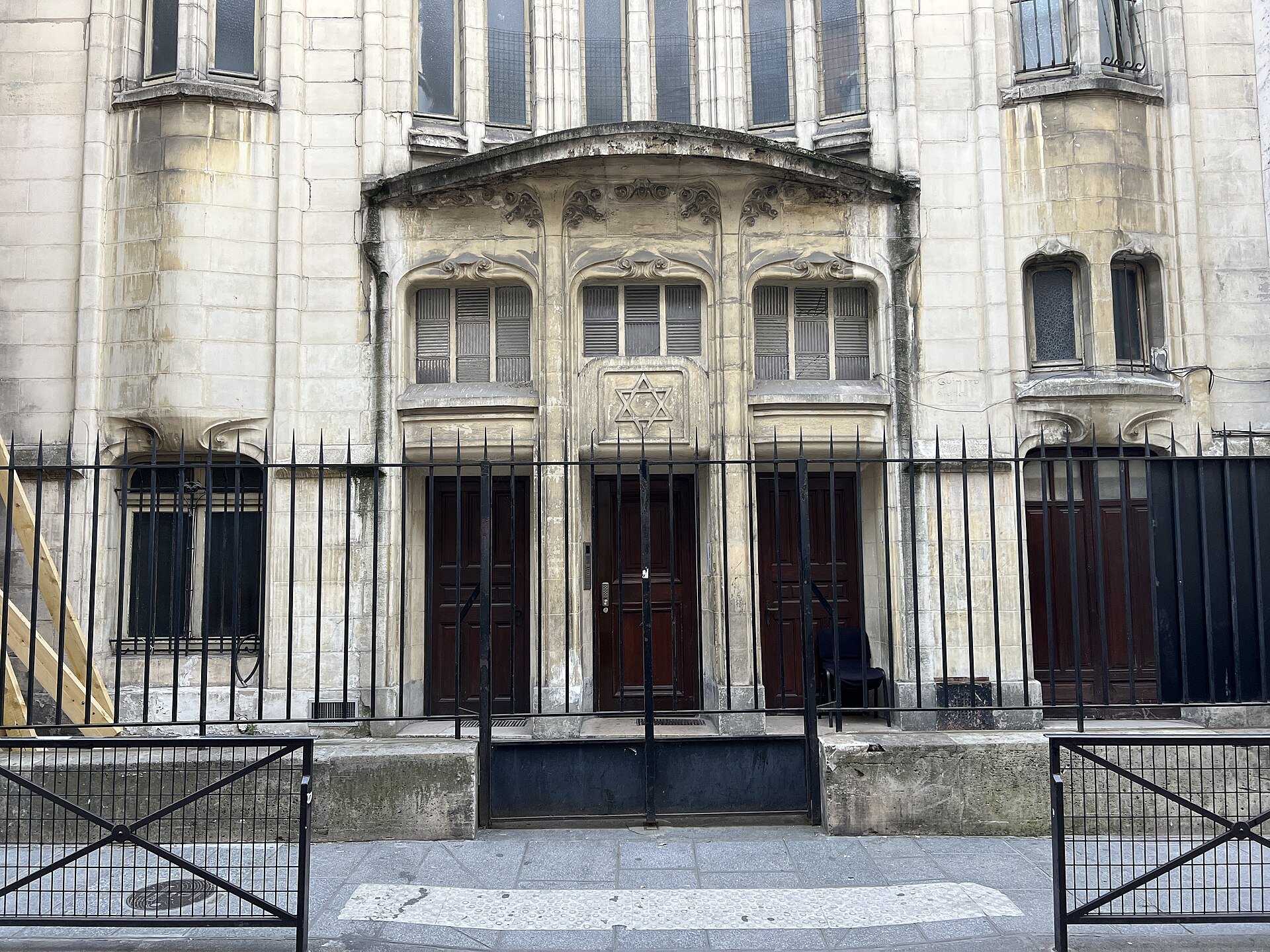 The Art Nouveau Agoudas Hakehilos synagogue designed by Hector Guimard on Rue Pavee
