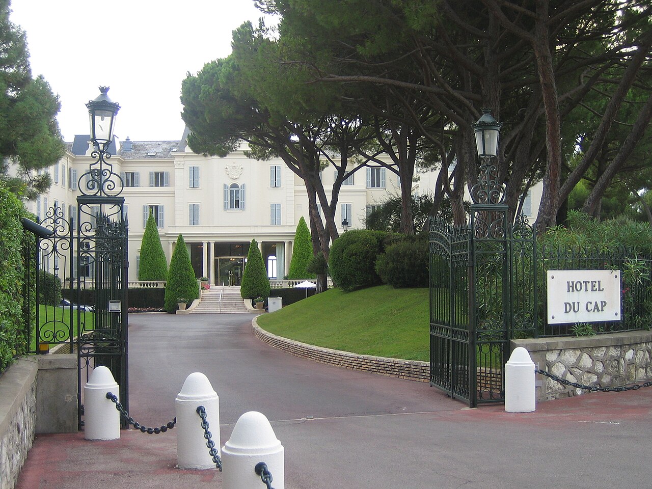 Architecture et jardins de l’Hôtel du Cap-Eden-Roc à Antibes