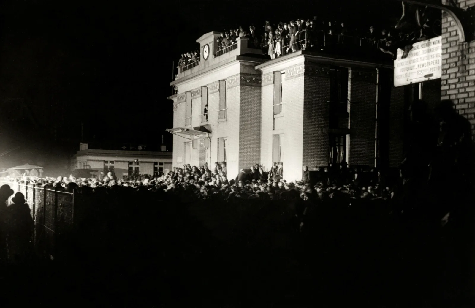 Crowds at Le Bourget for Charles Lindbergh's arrival in 1927