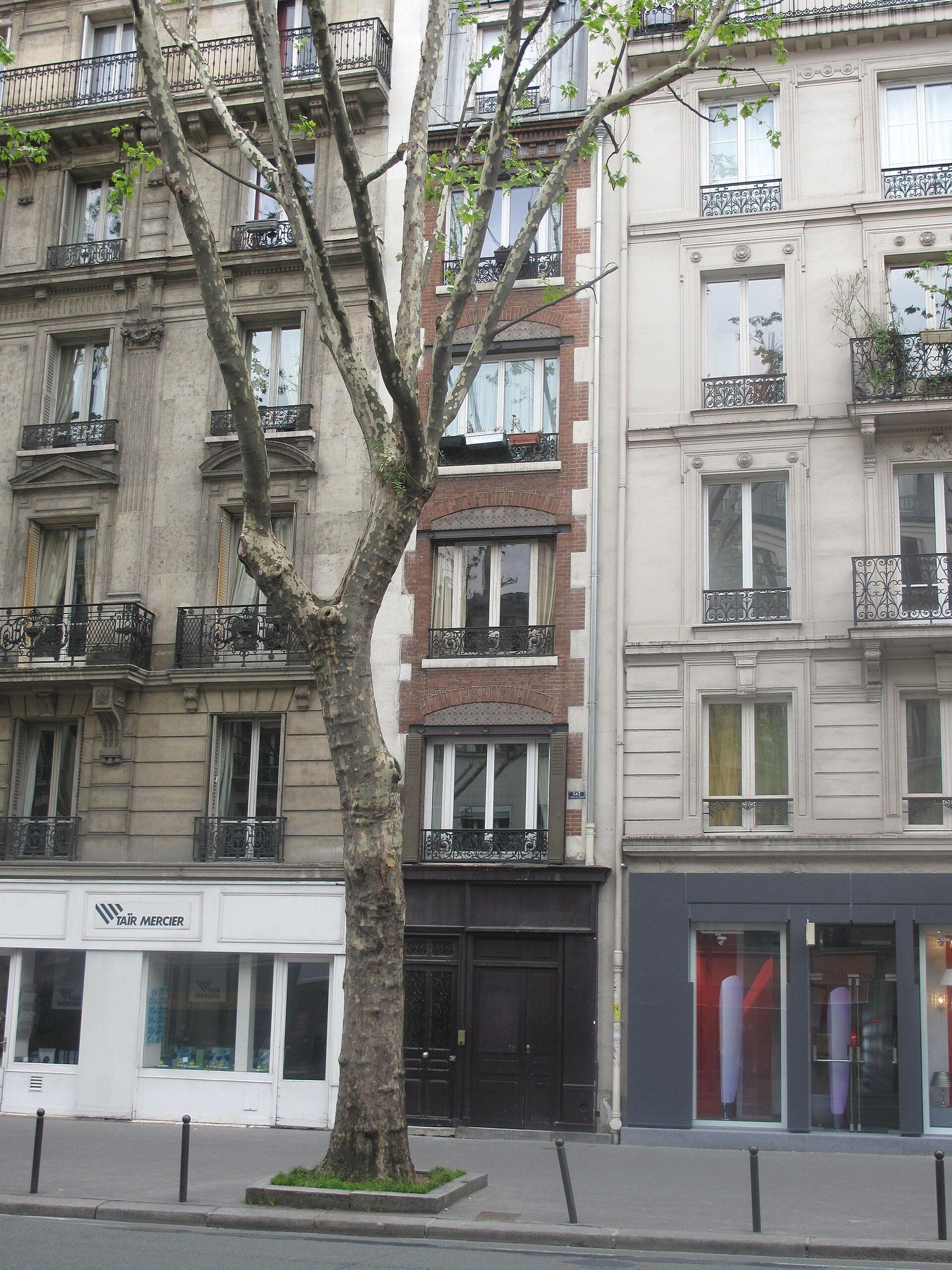 Maison très étroite au 7 bis boulevard Saint-Germain construite sur l’ancienne enceinte de Philippe Auguste