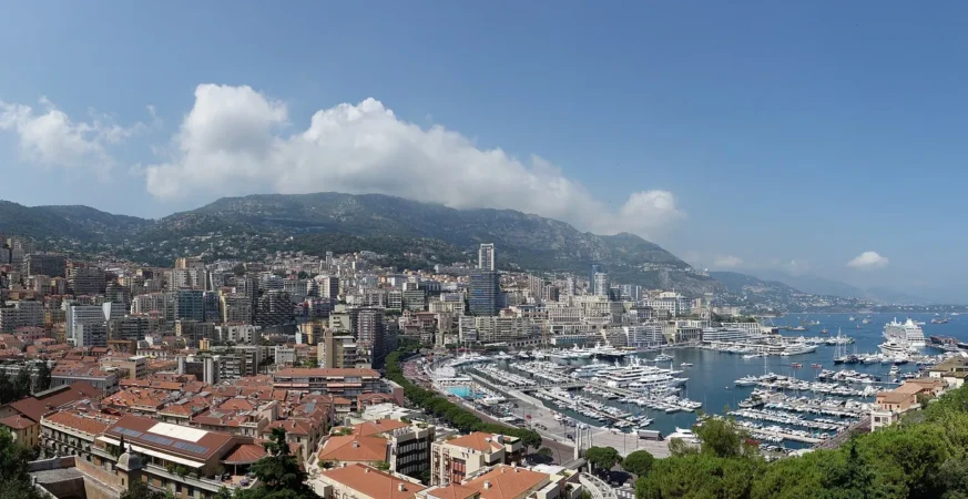Vue panoramique d’archives du port Hercule et des yachts à Monaco, juillet 2019