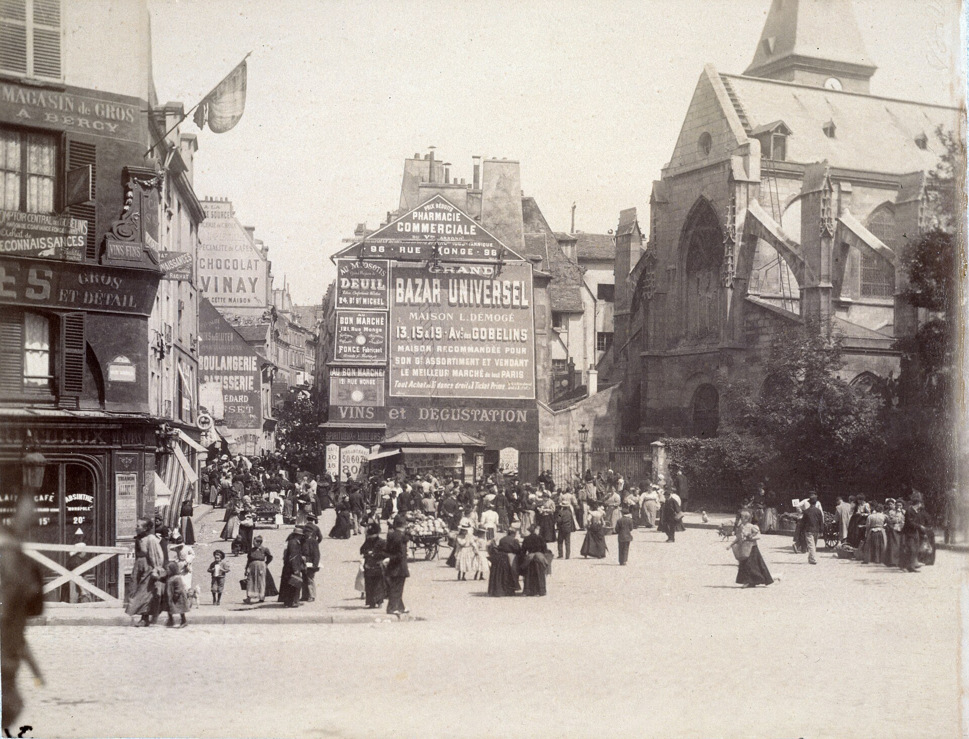 Morning market near Saint-Médard on Rue Mouffetard in 1898