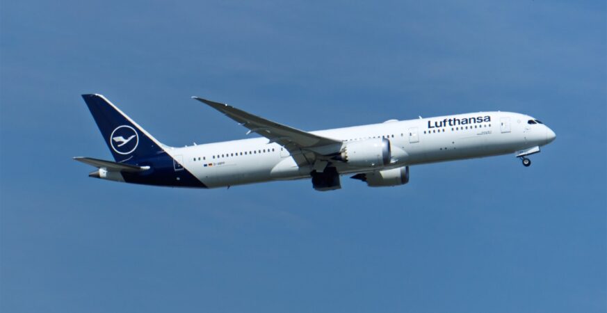 Lufthansa Boeing 787-9 D-ABPP in flight against a blue sky