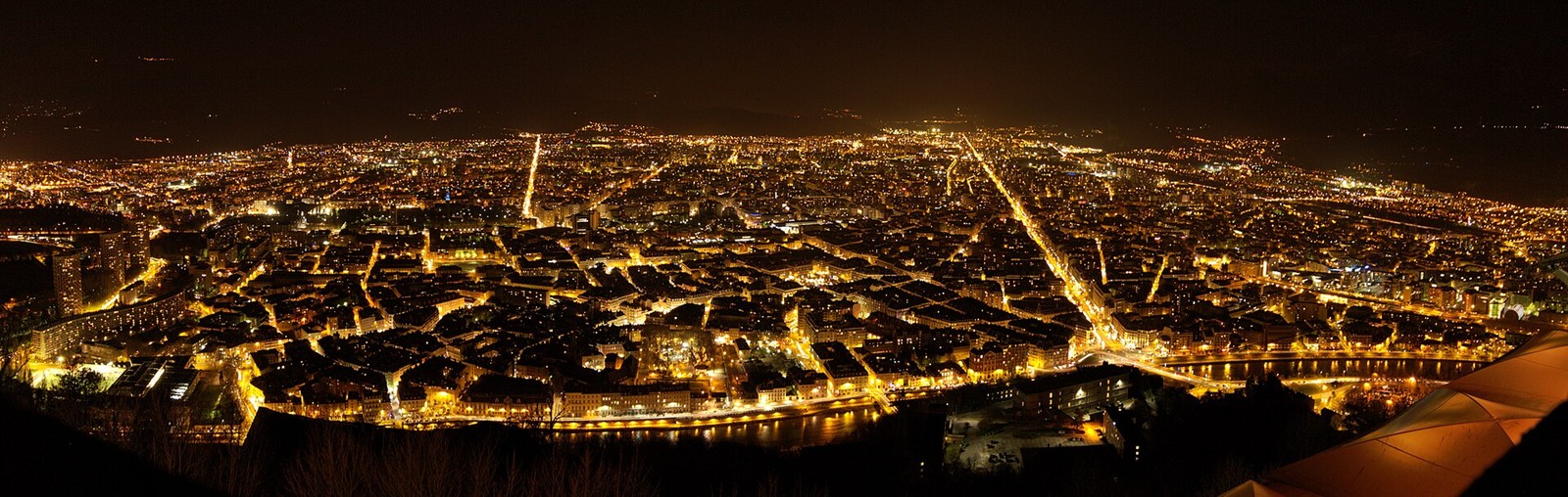 Night panorama of Grenoble seen from the Bastille