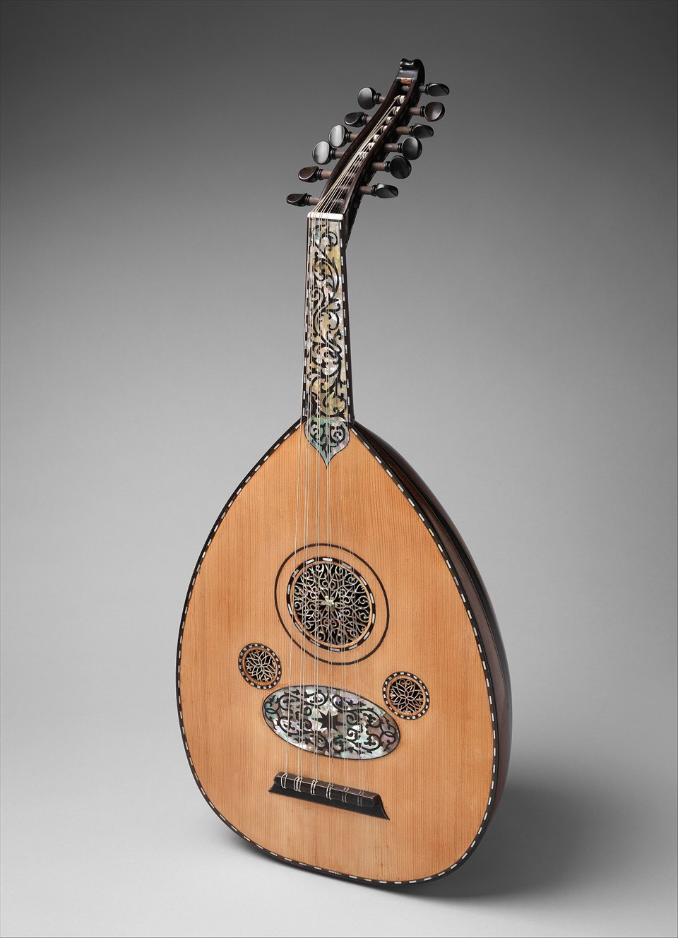 A 1916 Istanbul oud by Manol in spruce, mulberry and mother-of-pearl; an object showing how ribs and bracing can create a recognised voice.
