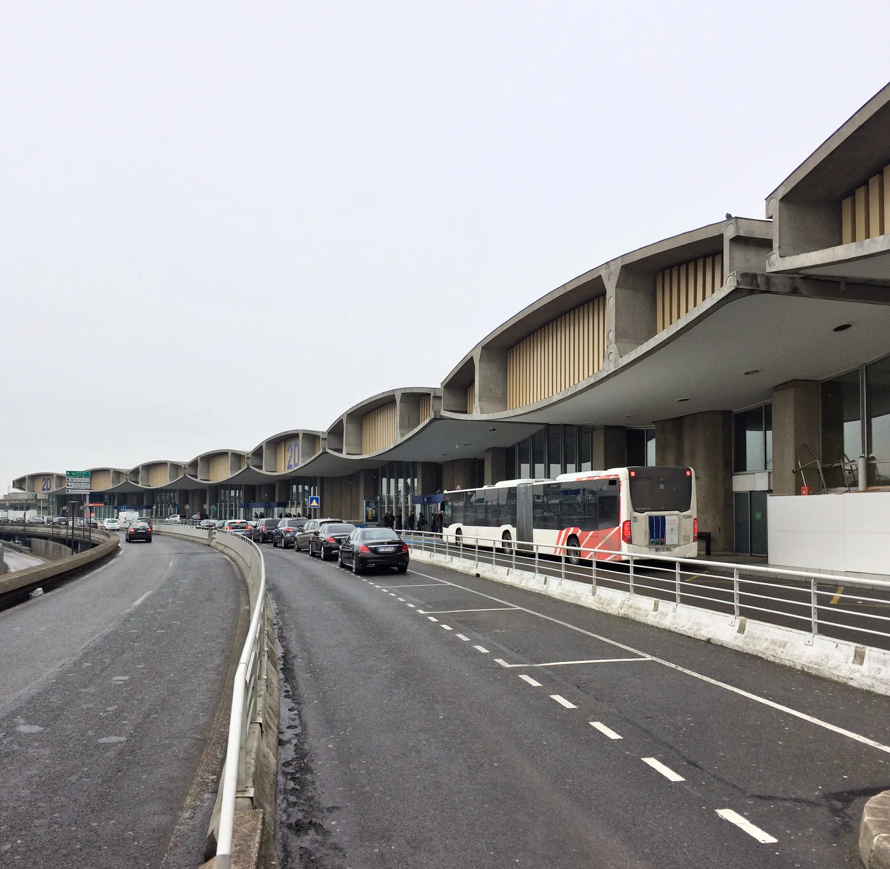 Terminal 2D de Paris-CDG : compagnies, services et nouveau nom en 2027 — vue du terminal