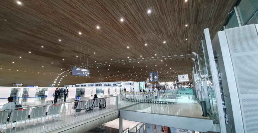 cdg terminal 2e hero