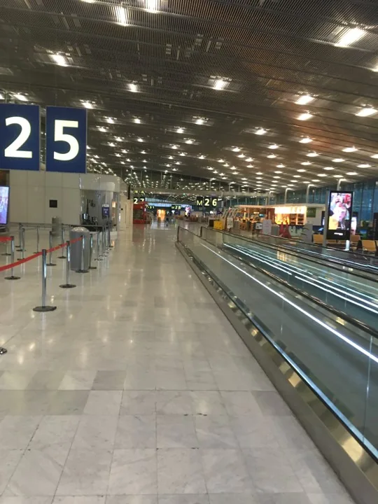 Paris-CDG Terminal 2E Guide: Halls K, L and M, Airlines and Transfers — terminal view