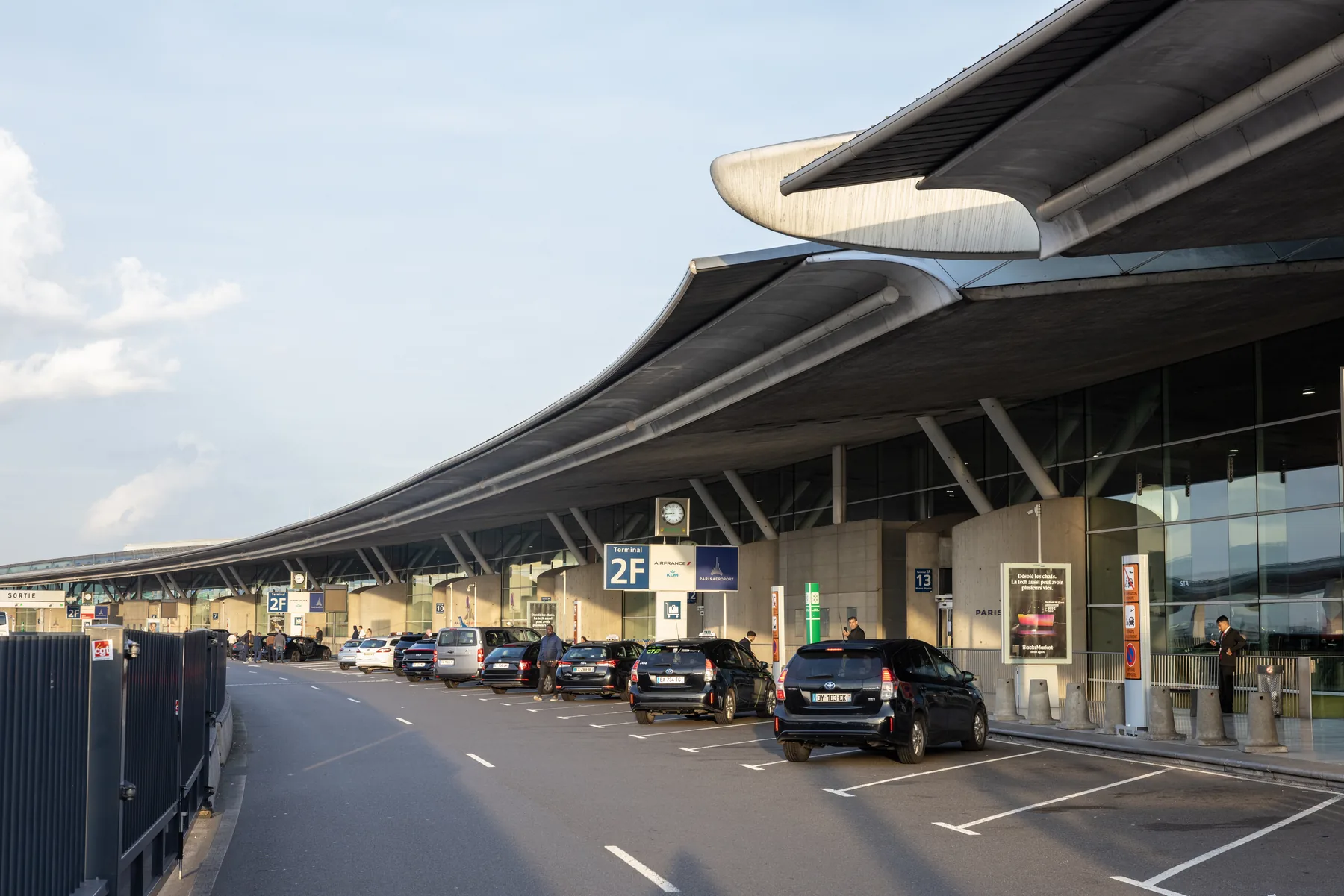 Paris-CDG Terminal 2F Guide: Schengen Flights, Air France Lounge and Transfers — terminal view