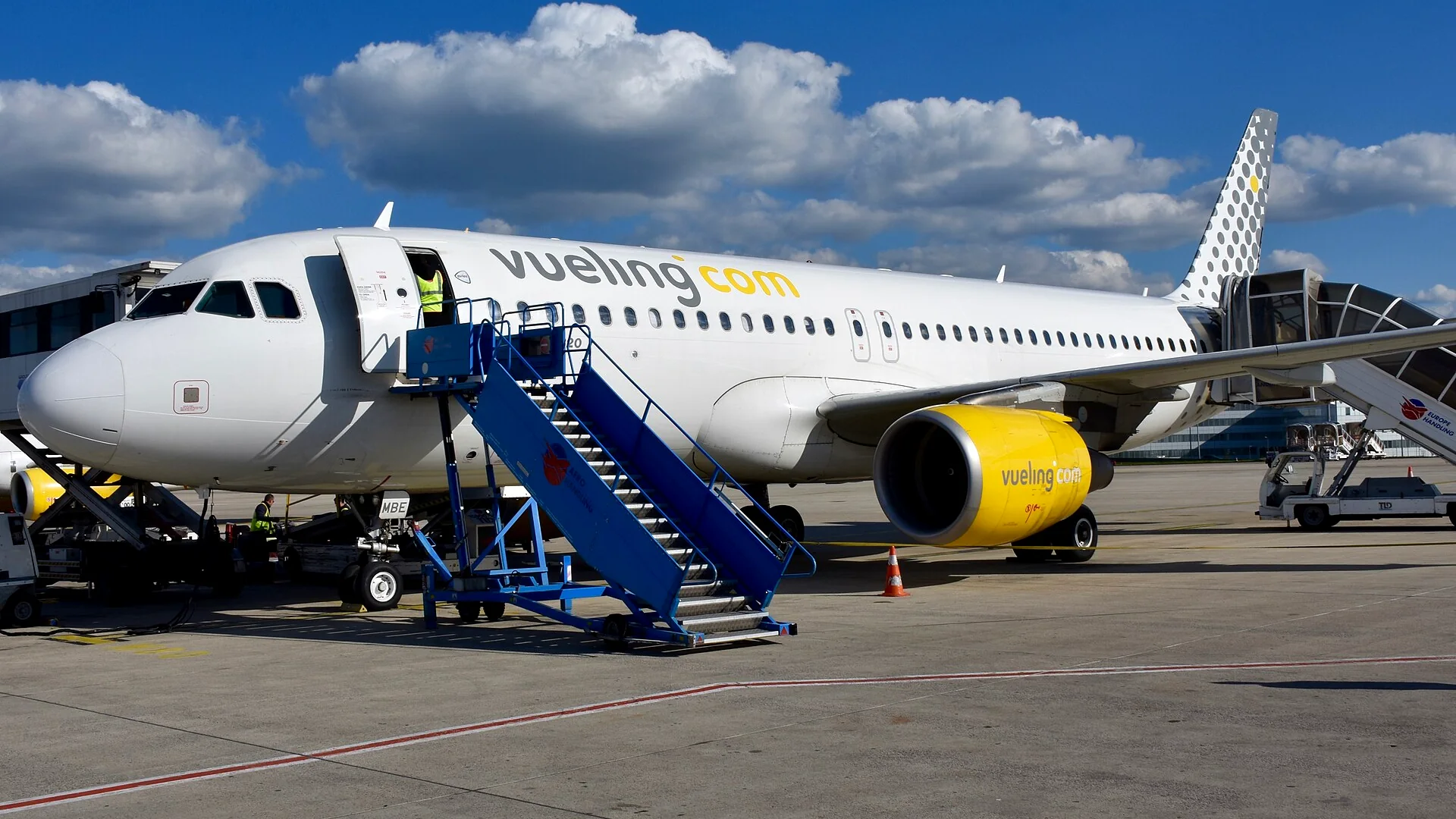 Vueling Airbus A320 at Paris Charles de Gaulle Terminal 3