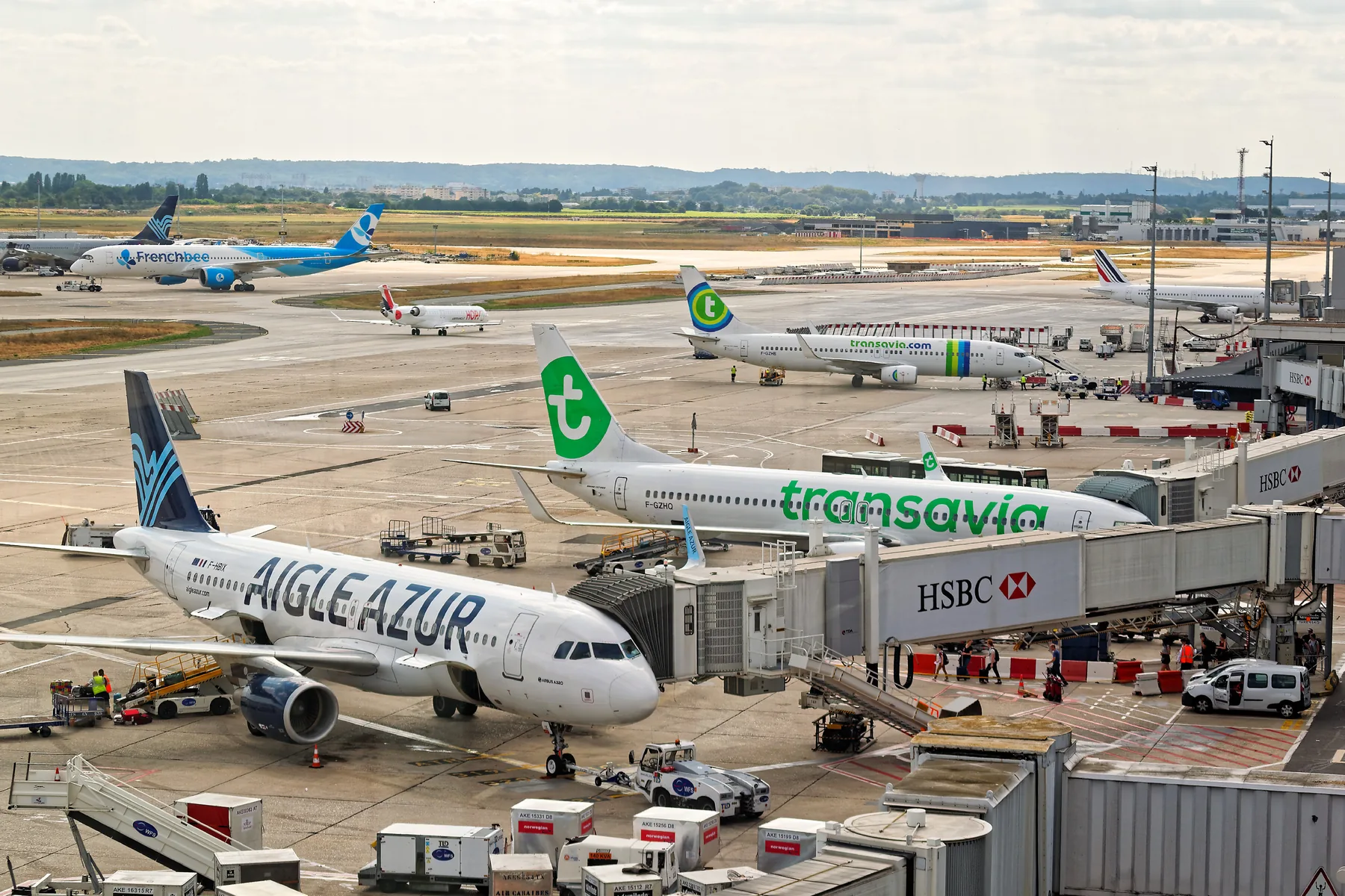 Paris-Orly 2 Guide: Airlines, Links to Orly 1 and 3, and Transport — terminal view