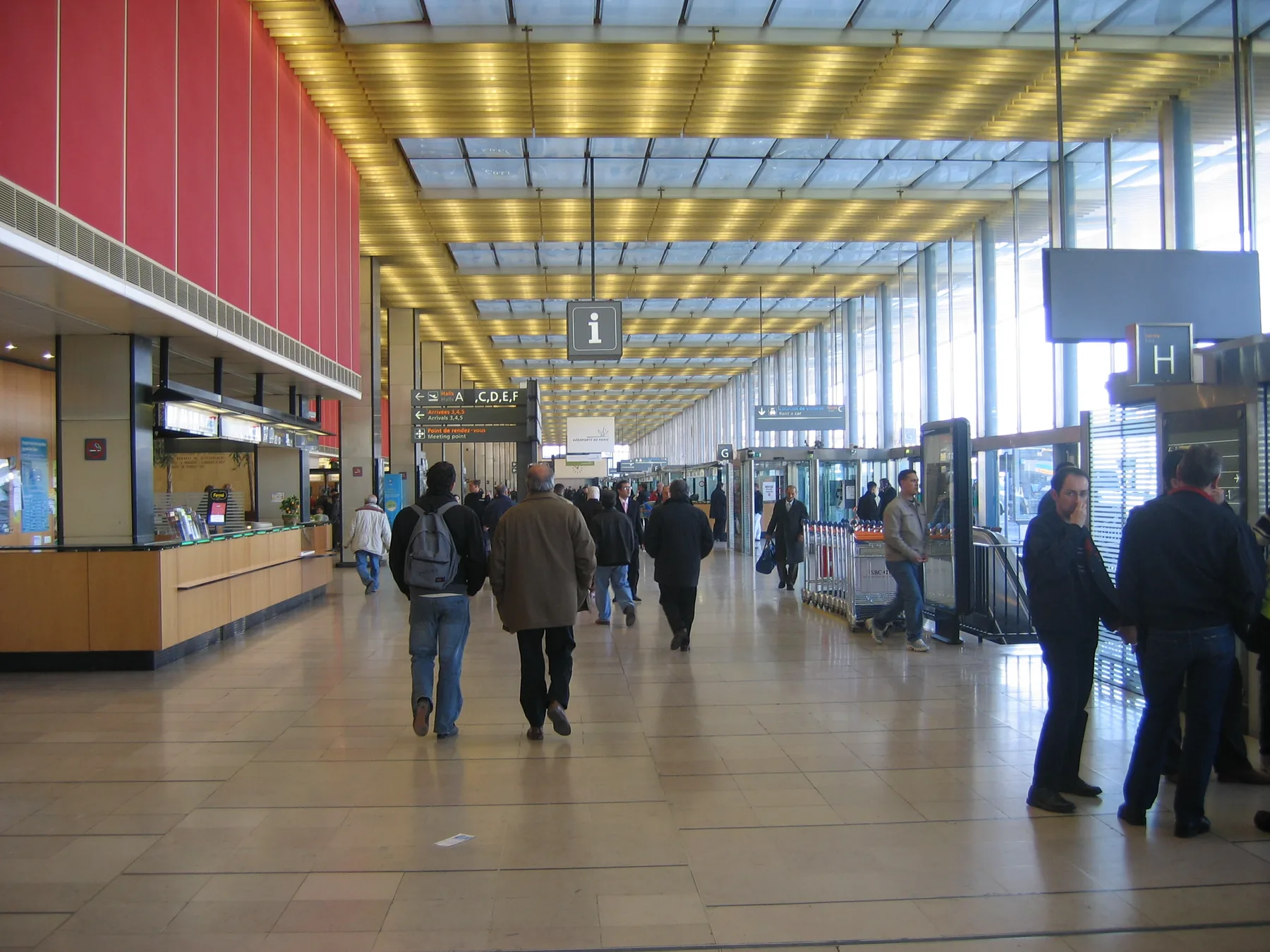 Paris-Orly 4 Guide: Long-Haul Flights, Airlines and Transport to Paris — terminal view