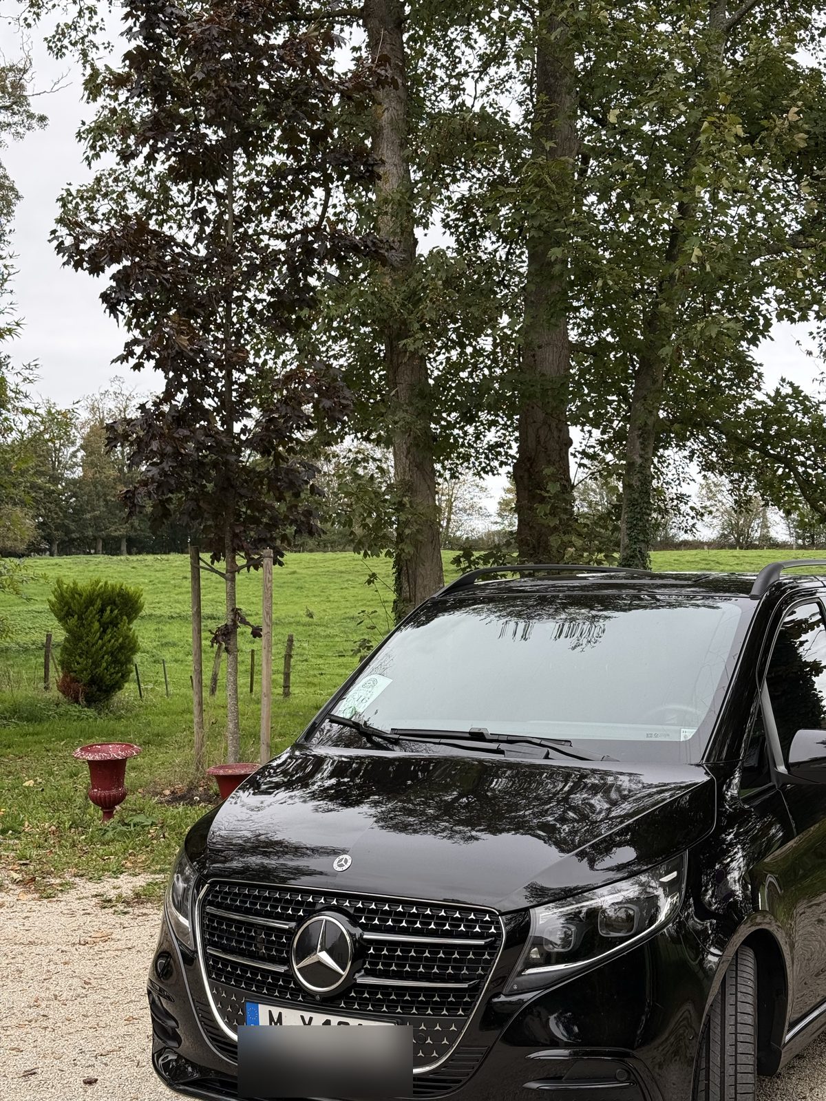 Private passenger vehicle photographed in the grounds of Château de Bellefontaine
