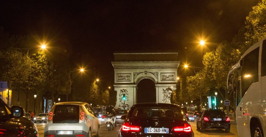 Champs-Élysées at night – الشانزليزيه ليلًا – Champs-Élysées de nuit
