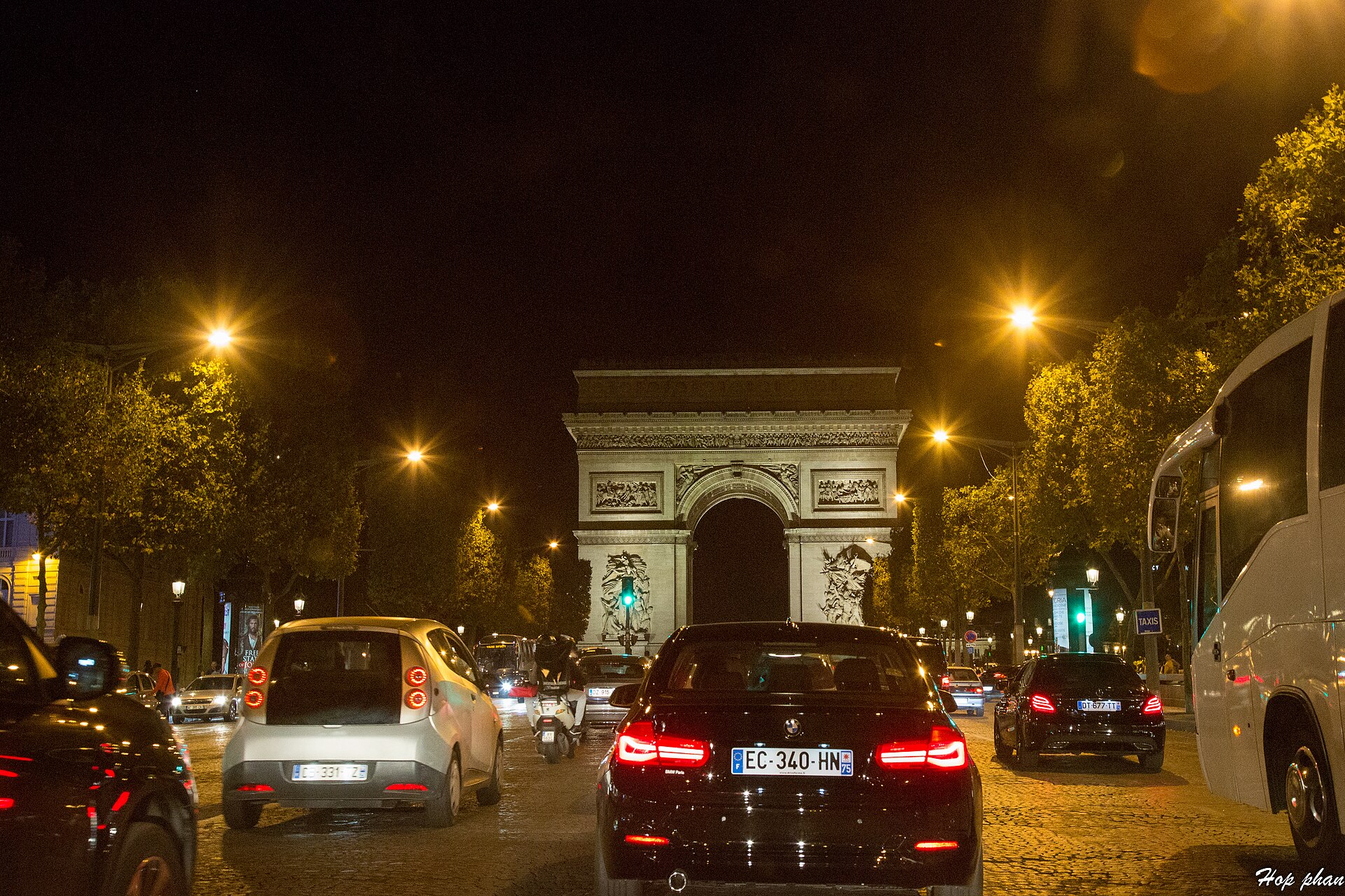Champs-Élysées at night – الشانزليزيه ليلًا – Champs-Élysées de nuit