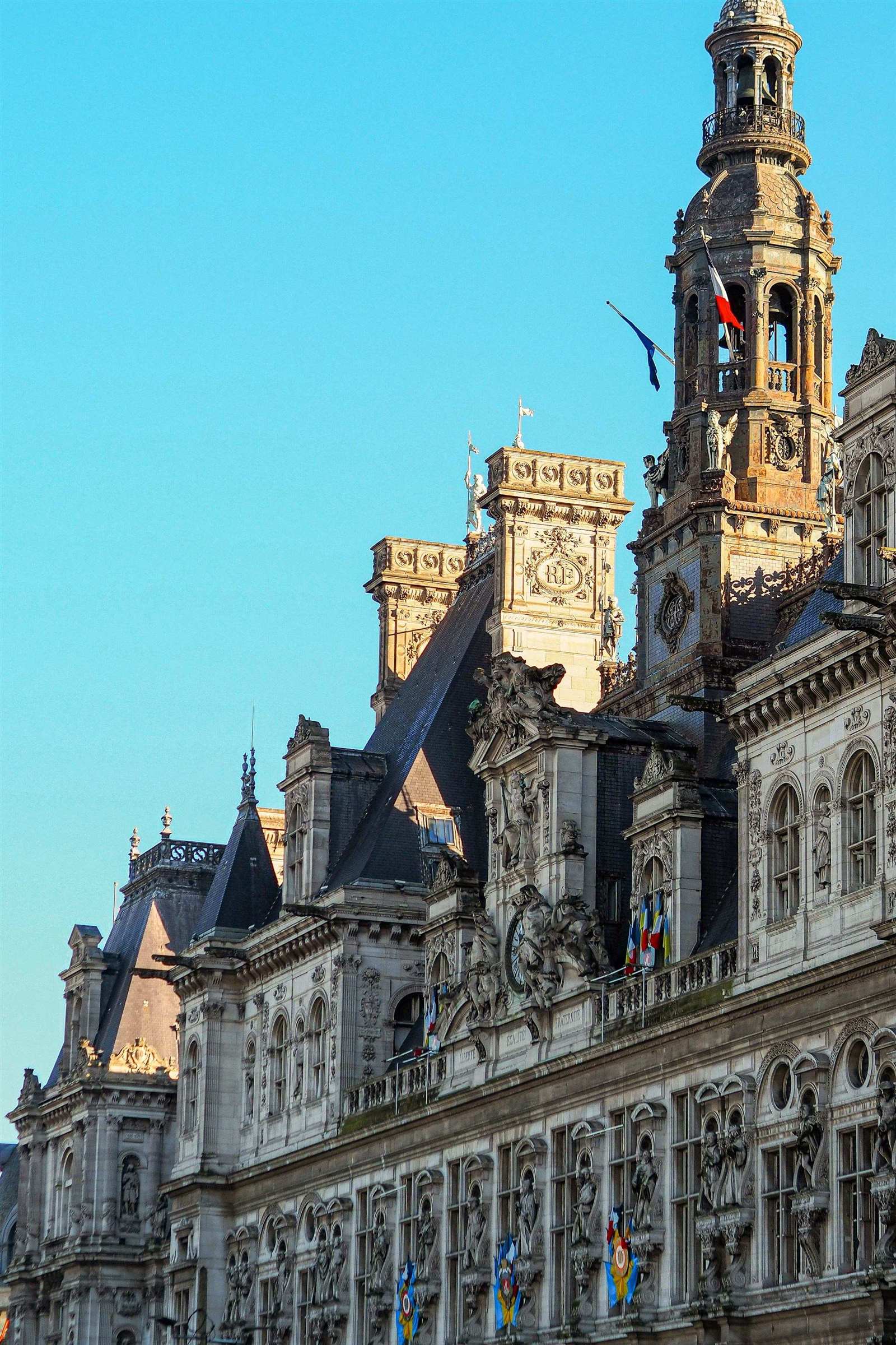 Hôtel de Ville de Paris for civil marriage guide