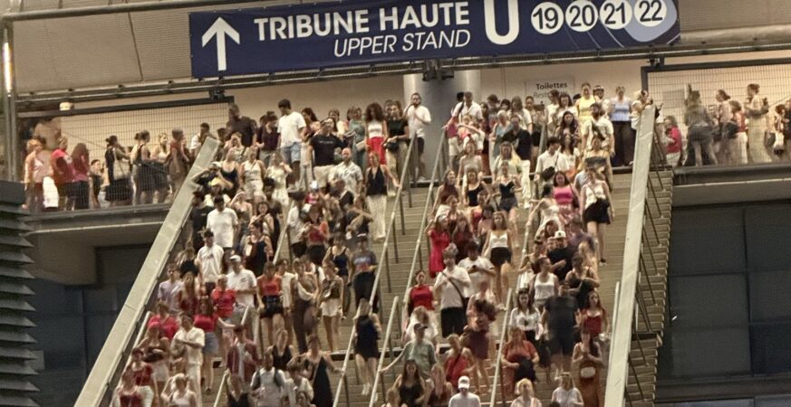 Stade de France concert crowd / Public d’un concert / جمهور حفل في ستاد دو فرانس