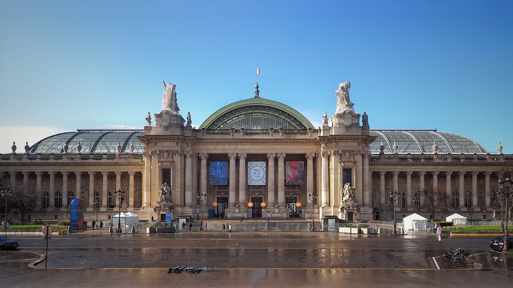 Grand Palais — مشهد خارجي
