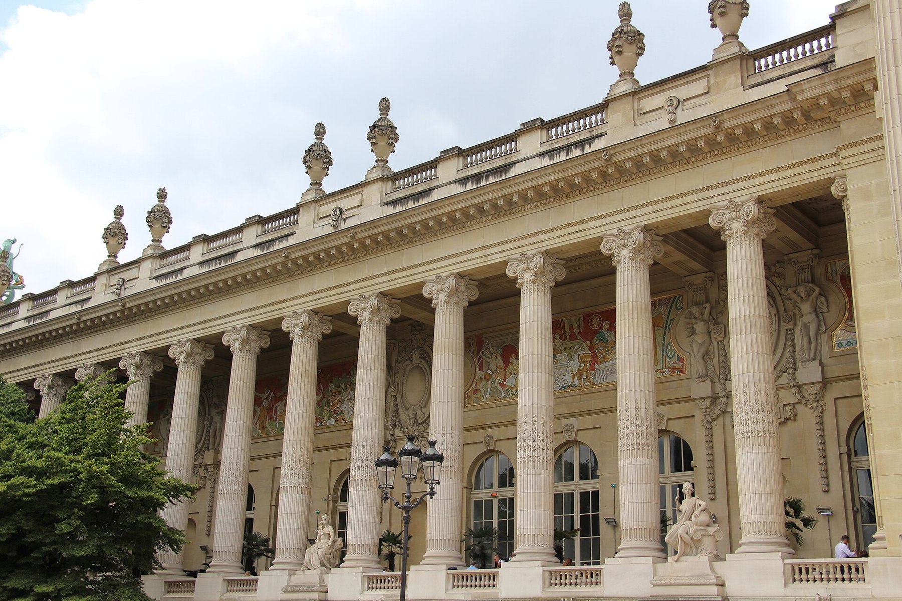 Grand Palais — مشهد خارجي