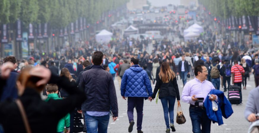 Crowds on the Champs-Élysées as Paris hotel demand rises in October 2026