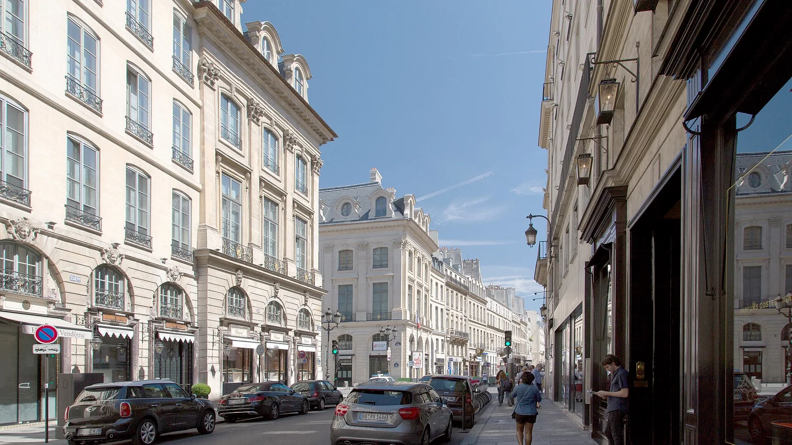 Rue Saint-Honoré au cœur du Paris du luxe