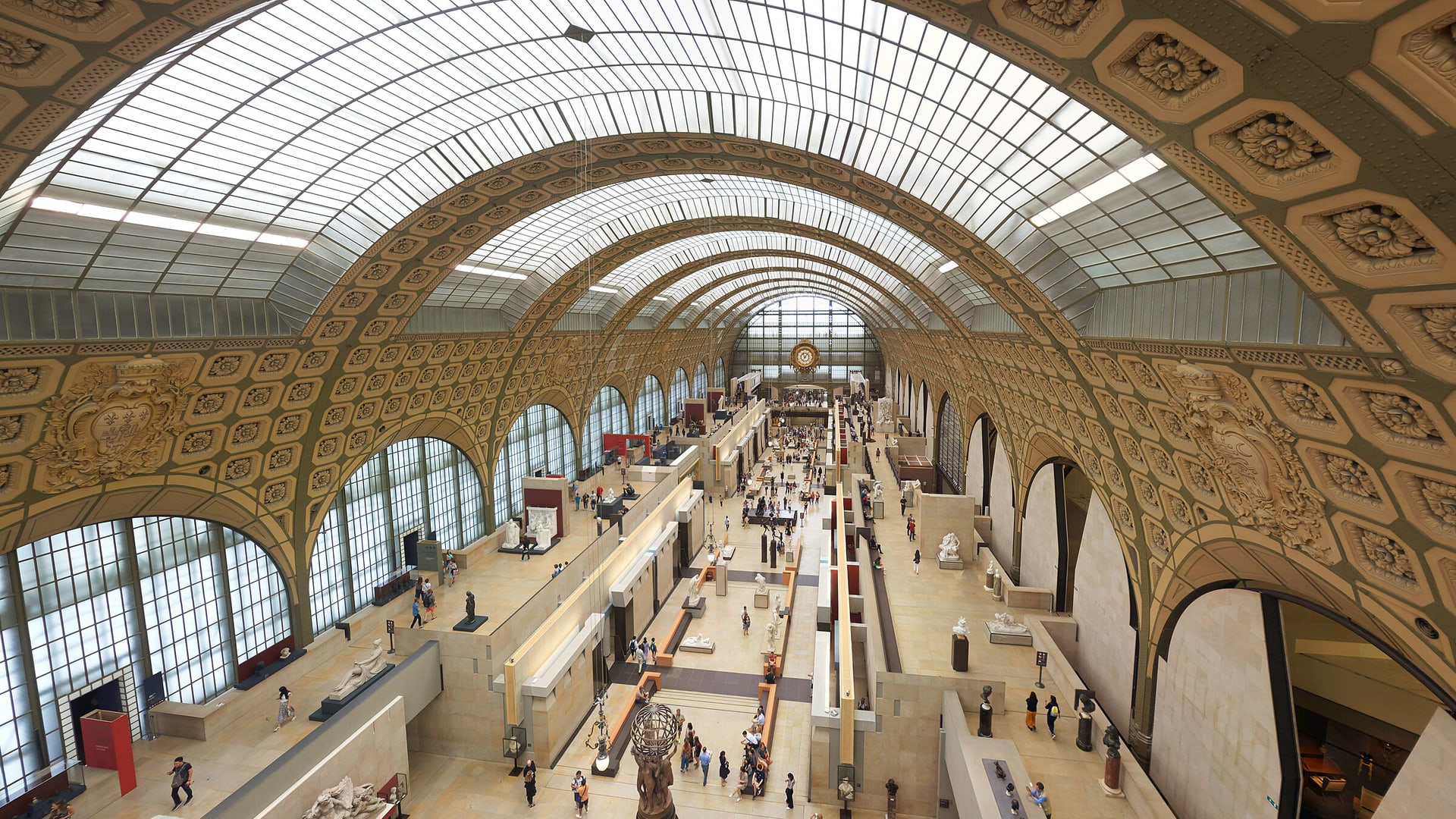 Panoramic view of the Musée d’Orsay main hall inside the former Paris railway station