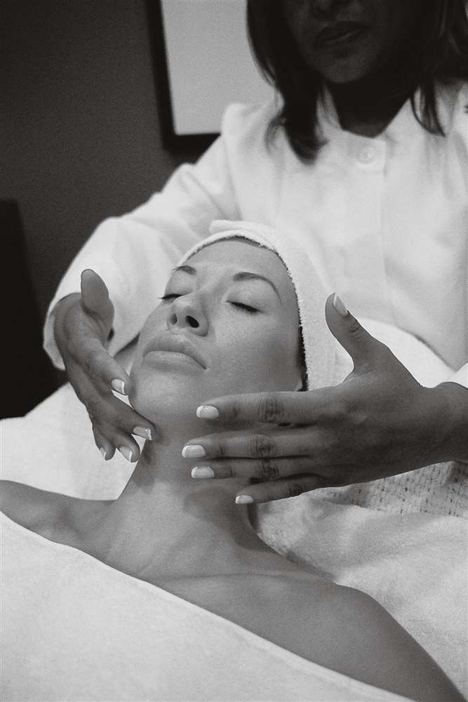 Massage du visage ; photographie illustrative, 2026. Dave Garcia / Pexels.