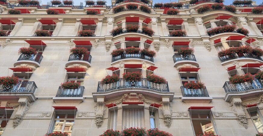 واجهة Hôtel Plaza Athénée — في أفنيو مونتين