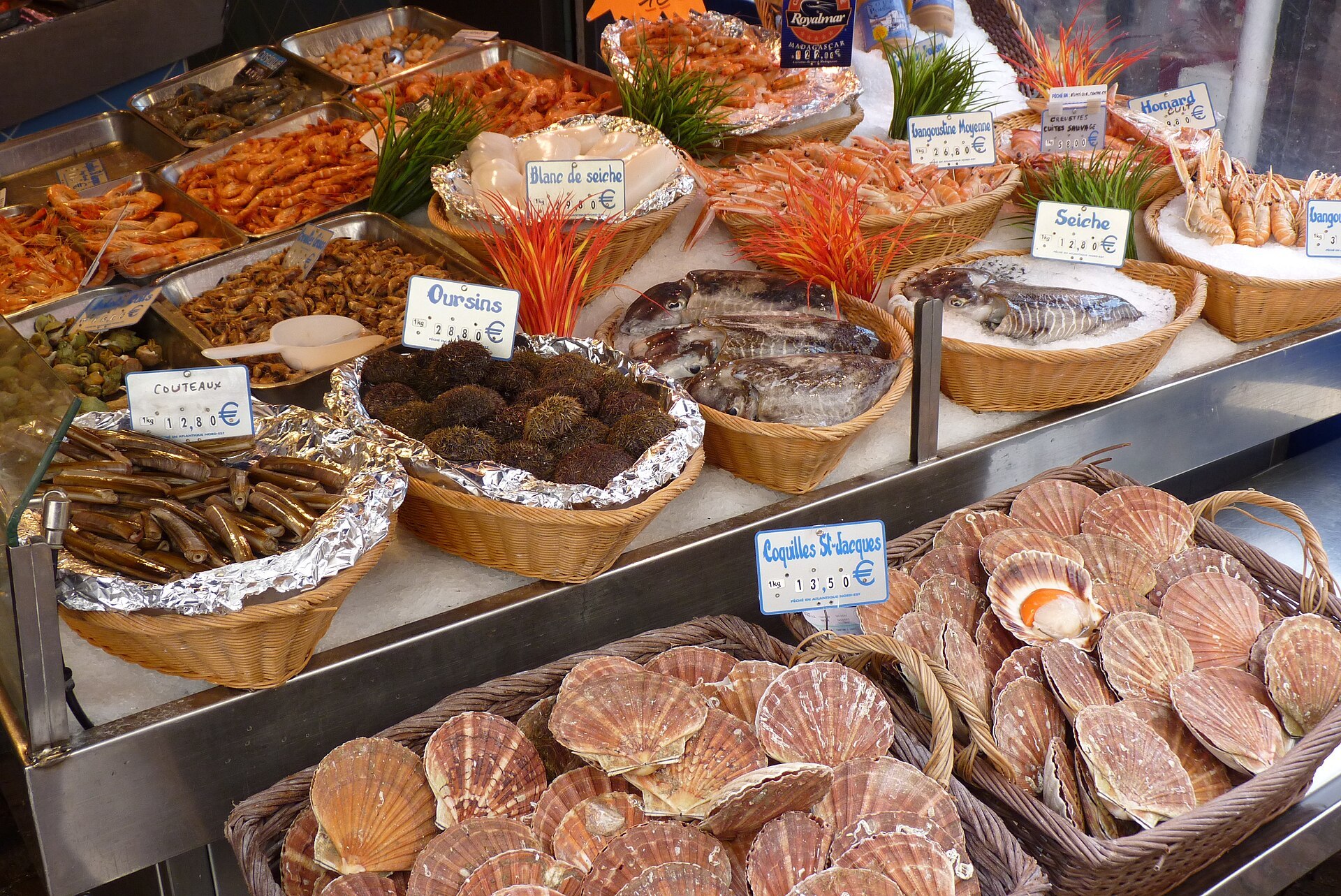 Étal d’un poissonnier de la rue Mouffetard à Paris