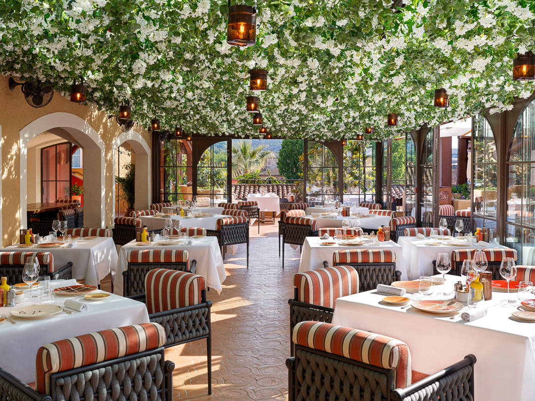 Hôtel Byblos Saint-Tropez et son environnement sur la Riviera — vue 5
