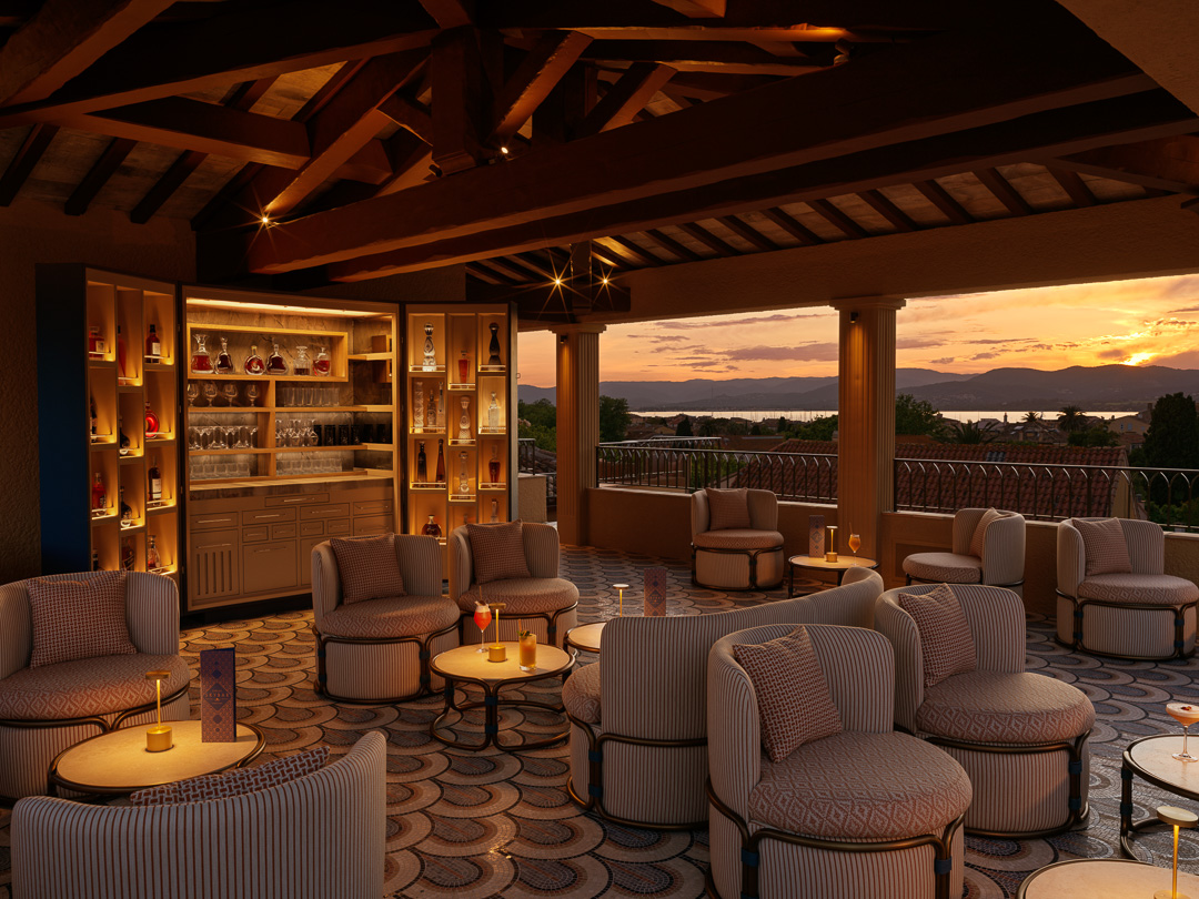 Hôtel Byblos Saint-Tropez et son environnement sur la Riviera — vue 6