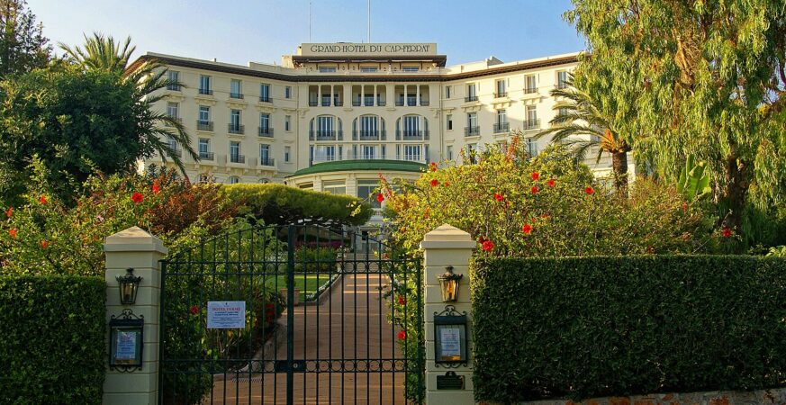 Vue extérieure claire de Grand-Hôtel du Cap-Ferrat, A Four Seasons Hotel à Saint-Jean-Cap-Ferrat