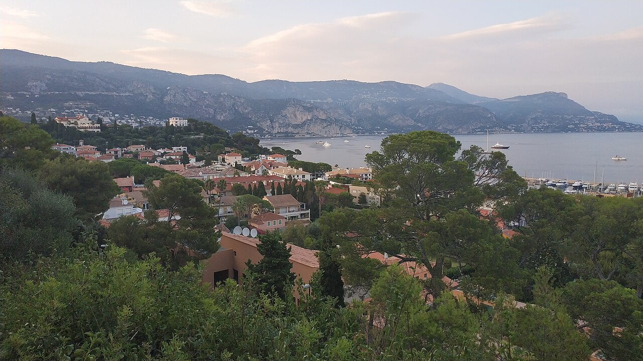 Grand-Hôtel du Cap-Ferrat, A Four Seasons Hotel and its French Riviera setting — view 5