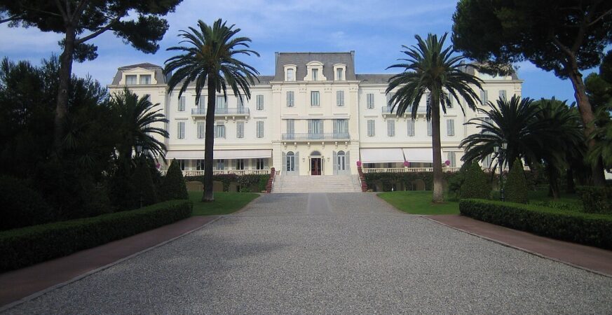 Hôtel du Cap-Eden-Roc, Antibes — architecture and setting