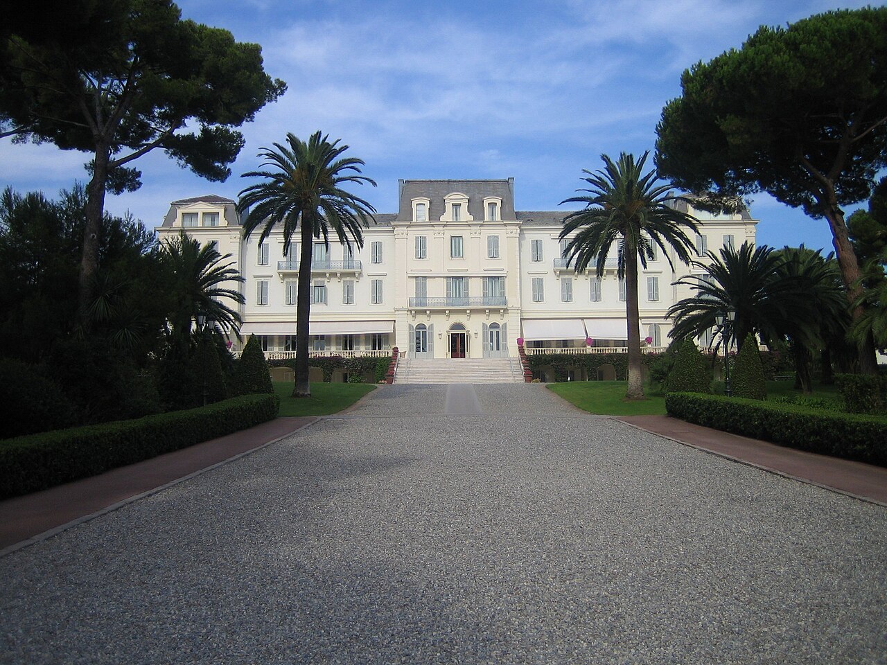 Hôtel du Cap-Eden-Roc, Antibes — architecture and setting