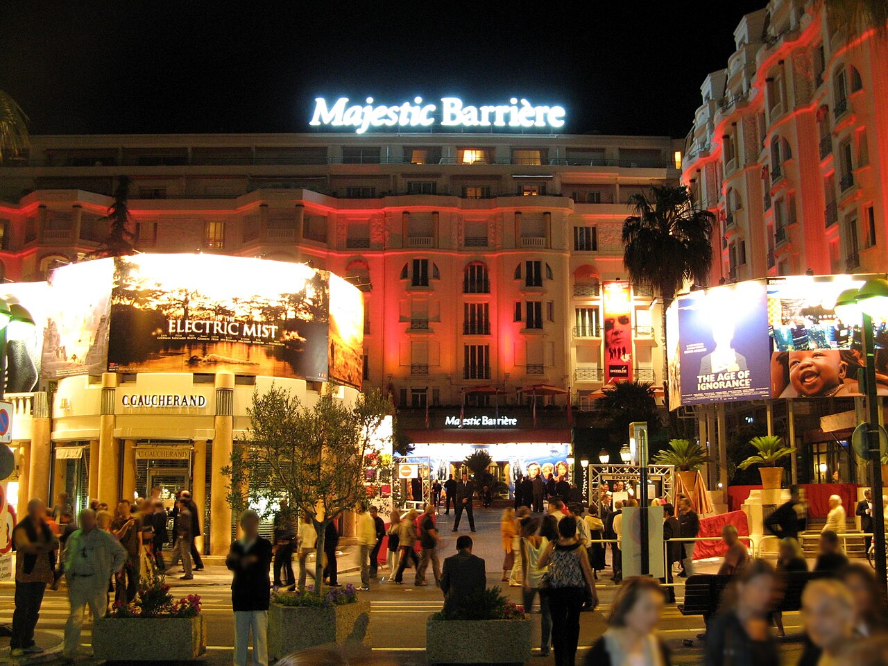 Hôtel Barrière Le Majestic Cannes and its French Riviera setting — view 3