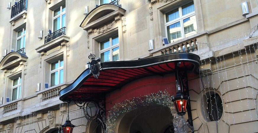 واجهة Le Royal Monceau – Raffles Paris — 37 avenue Hoche, 75008 Paris