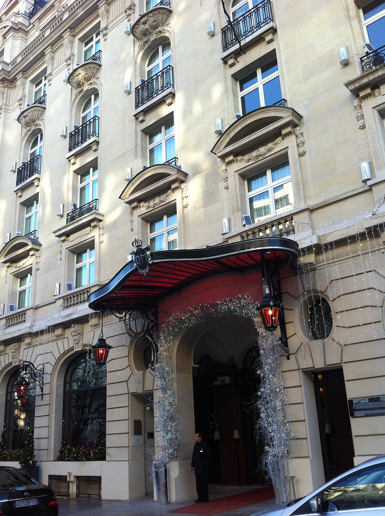 Façade de Le Royal Monceau – Raffles Paris — 37 avenue Hoche, 75008 Paris