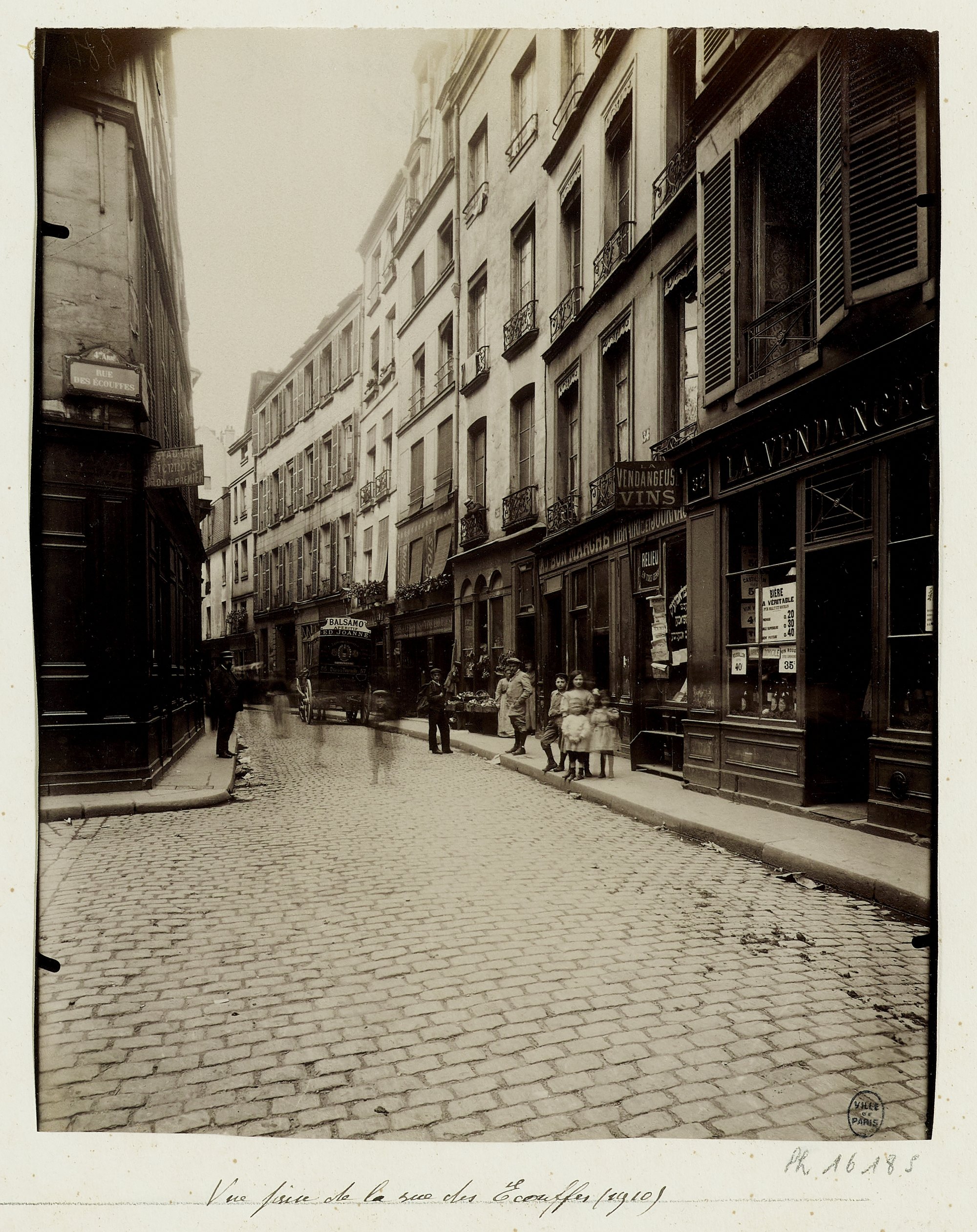 صورة تاريخية لشارع روزييه من شارع إيكوف سنة 1910