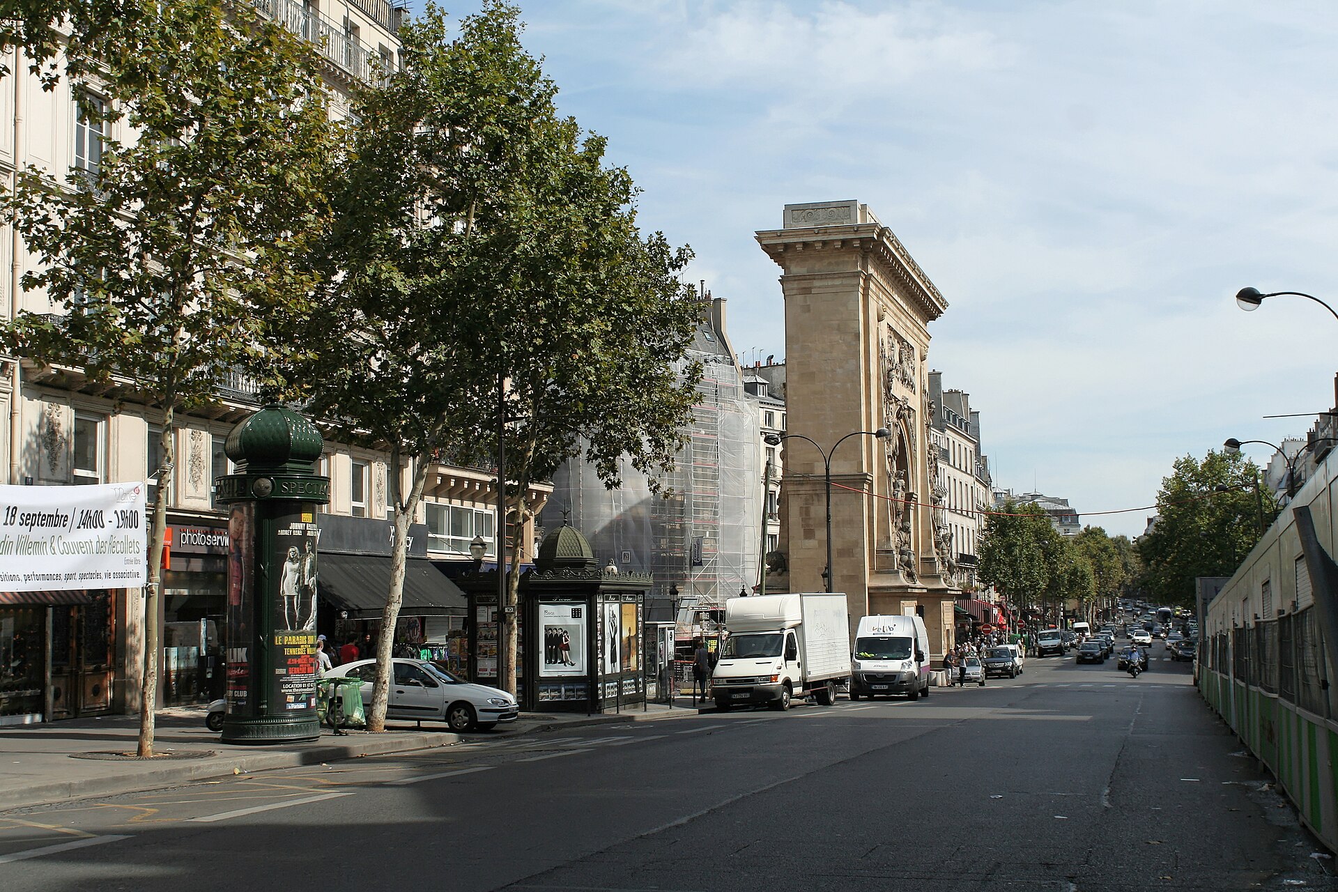 Porte Saint-Denis depuis le boulevard, 2011