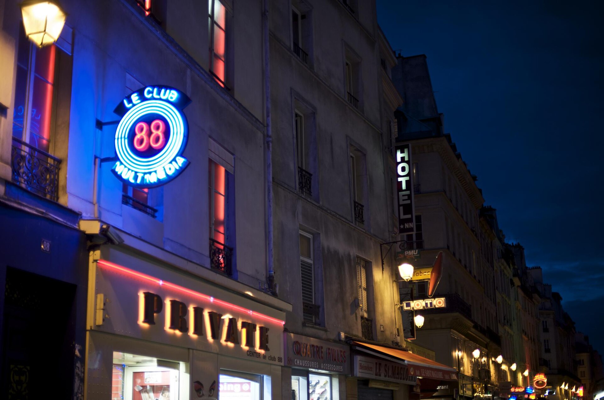 Night-time frontage at No. 88, 2008; not a current venue recommendation