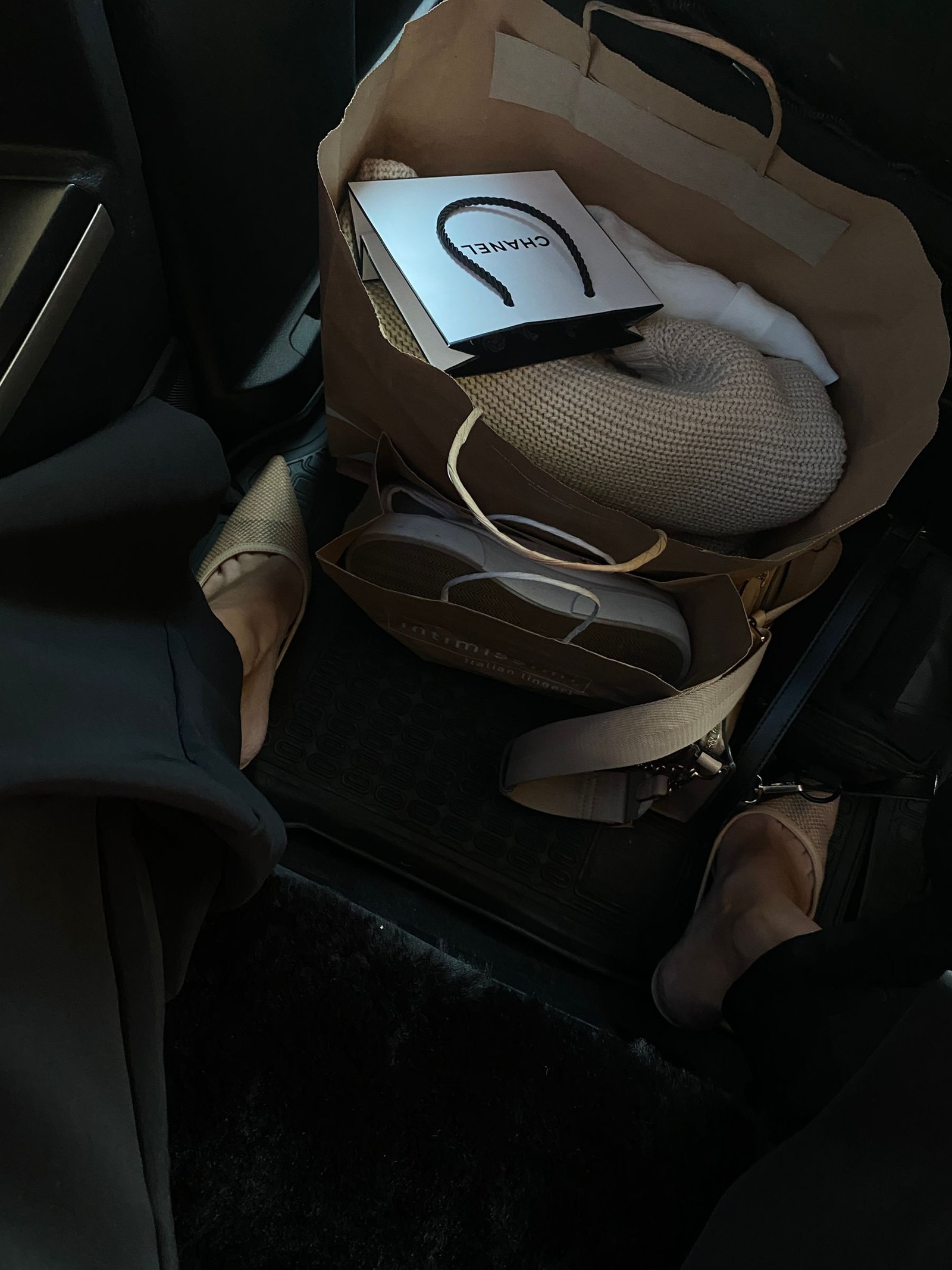 Travel shopping — illustrative photograph.