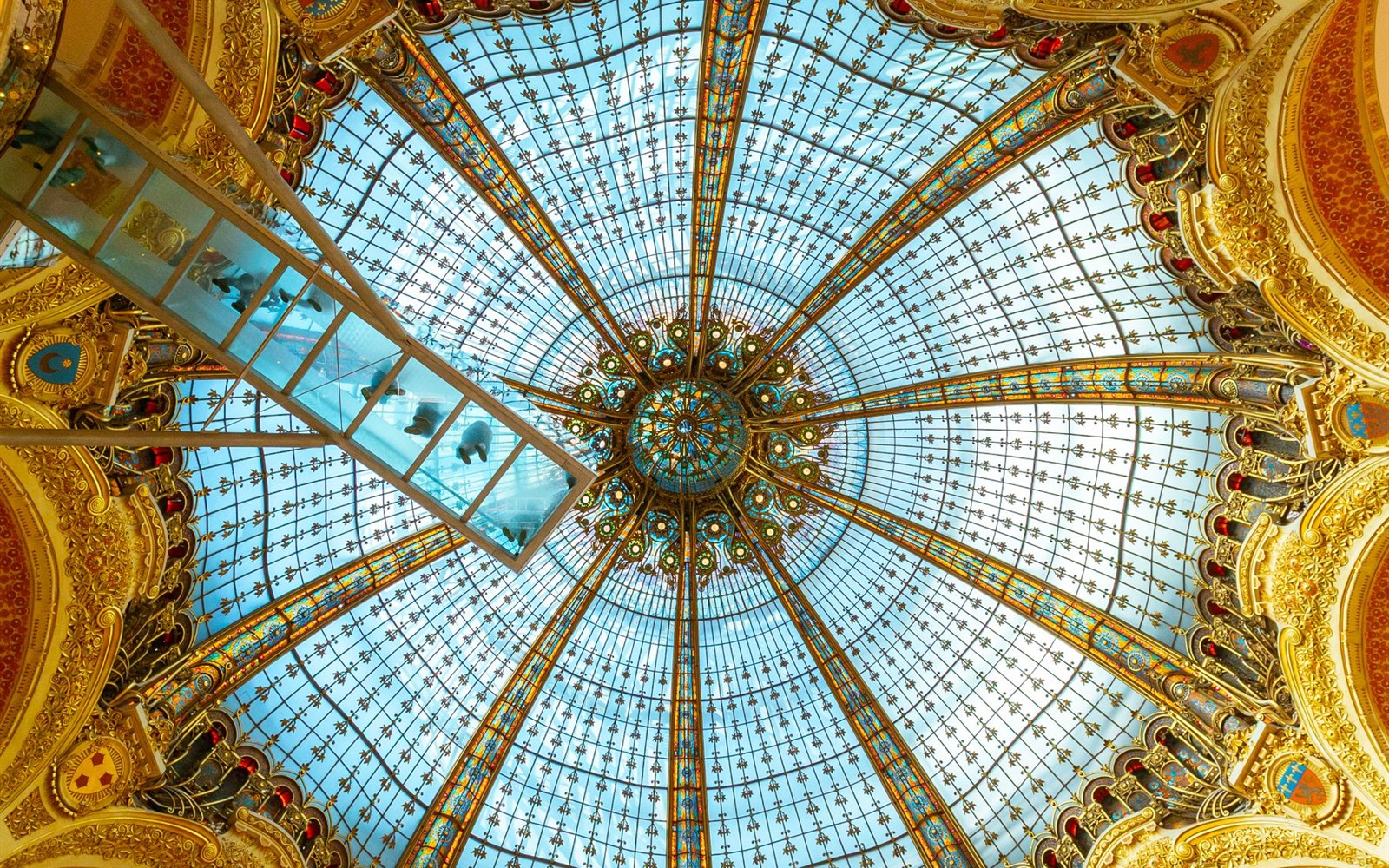 La coupole des Galeries Lafayette Haussmann à Paris — photographie d’archives.