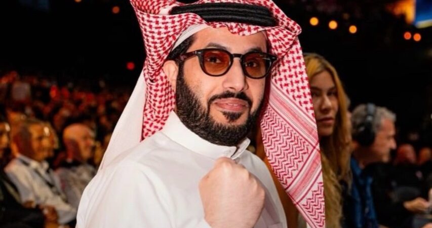 تركي آل الشيخ خلال حضوره فعالية جماهيرية كبرى