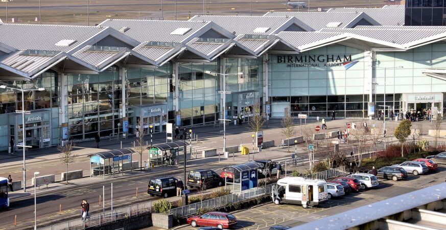 UK Airport eGates Go Contactless: Keep Your Passport Despite the Faster Arrival